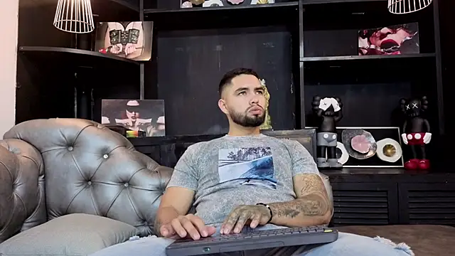 Snapshot of matteosantos chatting on October 15, 2025, 11:43 am matteosantos online show from October 15, 2025, 11:43 am