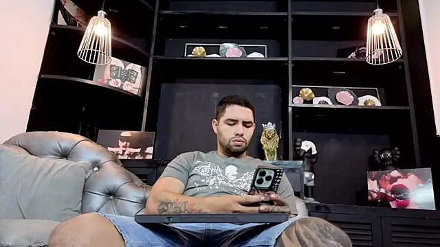 Snapshot of matteosantos chatting on October 31, 2025, 11:11 am matteosantos online show from October 31, 2025, 11:11 am