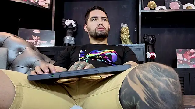 Snapshot of matteosantos chatting on November 7, 2025, 10:26 am matteosantos online show from November 7, 2025, 10:26 am