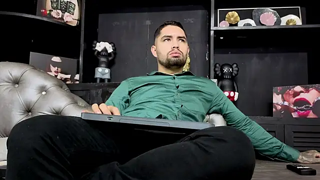 Snapshot of matteosantos chatting on November 9, 2025, 11:30 am matteosantos online show from November 9, 2025, 11:30 am