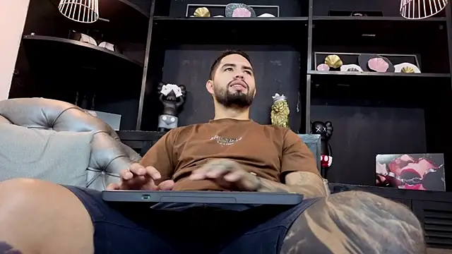 Snapshot of matteosantos chatting on December 17, 2025, 11:27 am matteosantos online show from December 17, 2025, 11:27 am