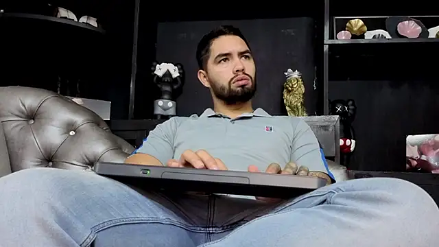 Snapshot of matteosantos chatting on December 19, 2025, 12:01 pm matteosantos online show from December 19, 2025, 12:01 pm