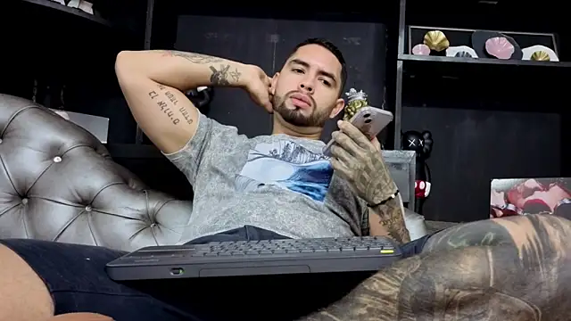 Snapshot of matteosantos chatting on December 20, 2025, 10:33 am matteosantos online show from December 20, 2025, 10:33 am