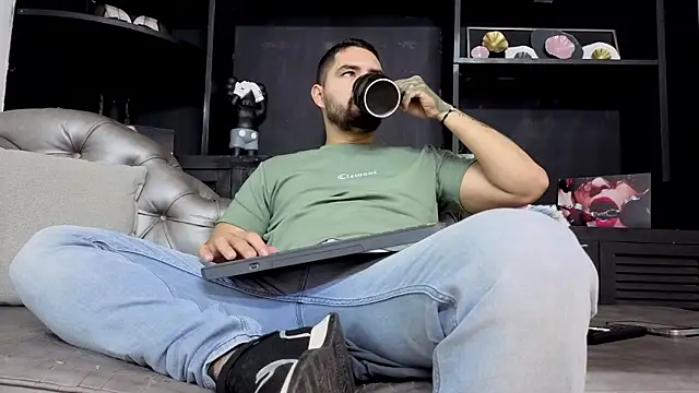 Snapshot of matteosantos chatting on January 11, 2026, 12:10 pm matteosantos online show from January 11, 2026, 12:10 pm