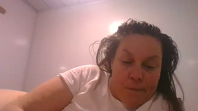 fulloferotic online show from April 19, 2026, 6:10 pm