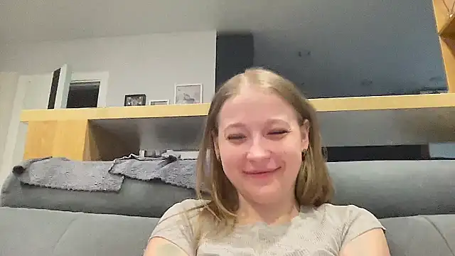 CharmingSarah online show from May 28, 2026, 4:37 pm