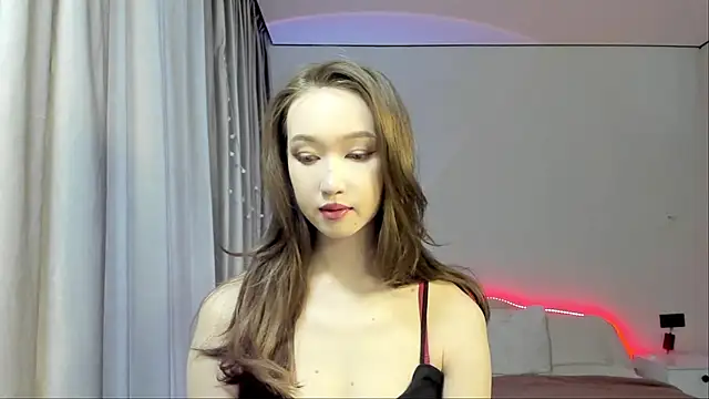  luna 022 online show from February 13, 2025, 4:22 am