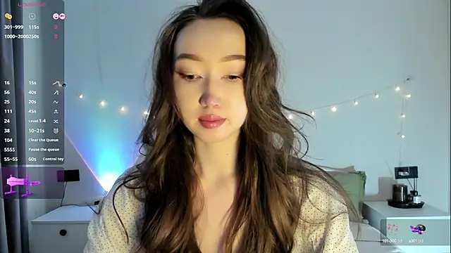  luna 022 online show from October 12, 2025, 4:33 am