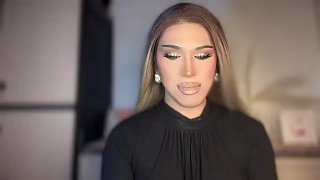 Ts glamxxxx online show from December 17, 2025, 1:55 am