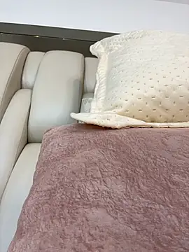 ALISSON FOXXX1 online show from October 25, 2025, 4:46 pm