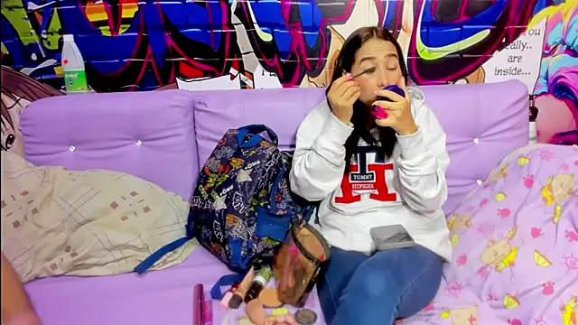 miacam-hot online show from November 13, 2025, 12:15 pm