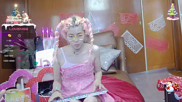 Skinygirl online show from February 5, 2025, 10:55 pm