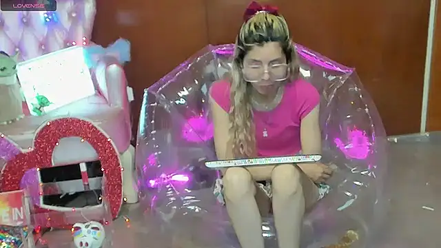 Skinygirl online show from March 12, 2026, 11:44 pm