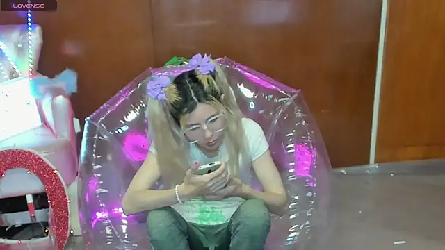 Skinygirl online show from March 19, 2026, 12:03 am