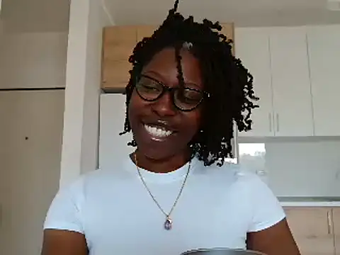Snapshot of MadamIndigo chatting on May 14, 2026, 10:11 am MadamIndigo online show from May 14, 2026, 10:11 am