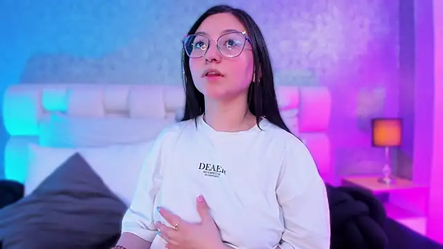 lucy neil online show from February 6, 2025, 7:07 pm