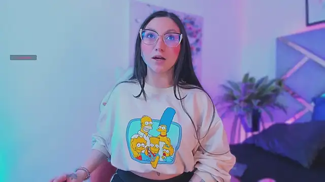 lucy neil online show from November 14, 2025, 2:32 am