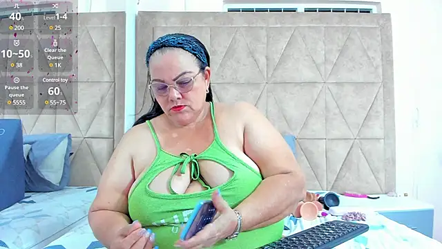 mommy cute online show from February 13, 2025, 3:07 am