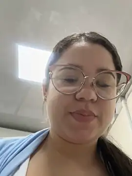 Lucyklein2022 online show from December 6, 2024, 1:22 pm