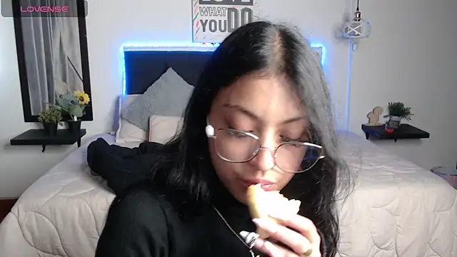 vaness weet online show from March 11, 2025, 8:20 pm