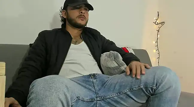 tuyo1995 online show from January 12, 2025, 9:40 pm