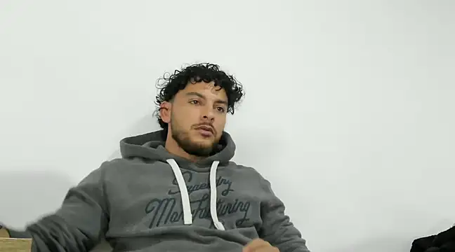 tuyo1995 online show from February 2, 2025, 4:37 am