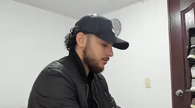 tuyo1995 online show from February 17, 2025, 11:53 pm