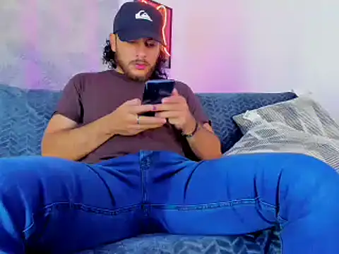 tuyo1995 online show from November 12, 2025, 3:23 pm