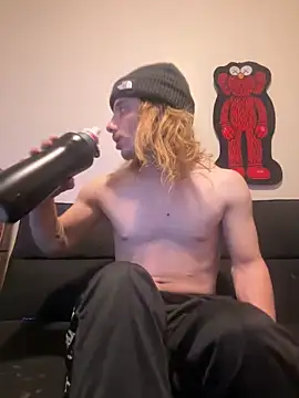 Snapshot of trippyski chatting on January 1, 2025, 8:56 am trippyski online show from January 1, 2025, 8:56 am