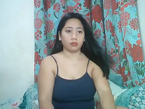 LOVENAYRA1 online show from June 18, 2026, 9:47 am