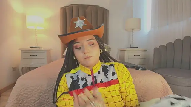 Emma Torres   online show from November 15, 2025, 12:23 pm