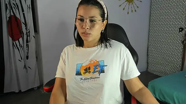 caylinhot7 online show from October 5, 2025, 5:06 am