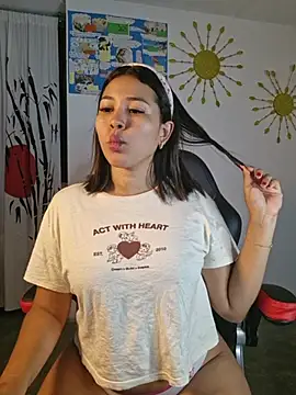 caylinhot7 online show from October 20, 2025, 4:46 am