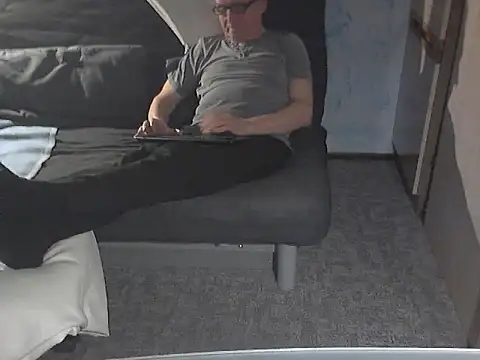 kiam471 online show from March 5, 2025, 10:32 pm