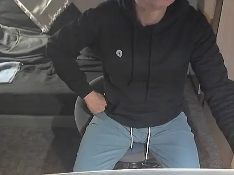 kiam471 online show from March 21, 2025, 9:45 pm