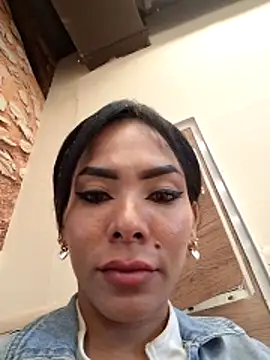 Doll Loren online show from November 17, 2025, 2:34 pm