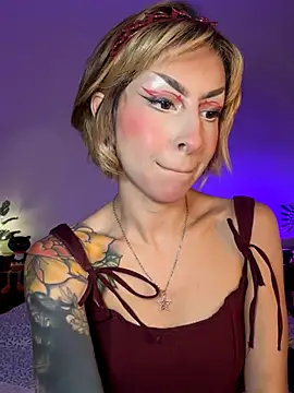 Cinamoonn online show from October 4, 2025, 8:18 pm