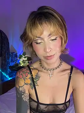 Cinamoonn online show from October 10, 2025, 6:18 pm