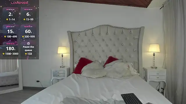 Snapshot of Naughtykitty4 chatting on January 24, 2025, 10:08 pm Naughtykitty4 online show from January 24, 2025, 10:08 pm