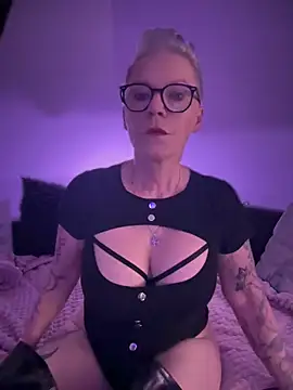 German Milf online show from February 27, 2025, 6:31 pm