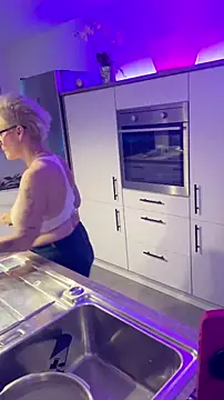 German Milf online show from March 22, 2025, 5:31 pm