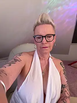 German Milf online show from March 31, 2026, 1:00 pm