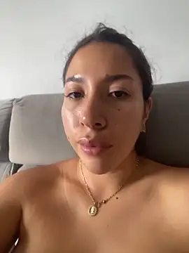 daniela henao online show from May 26, 2026, 9:44 pm