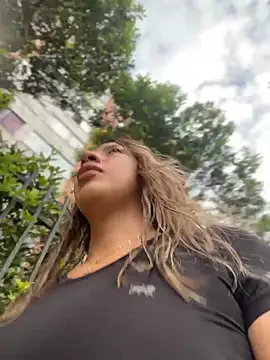 daniela henao online show from May 30, 2026, 10:18 pm