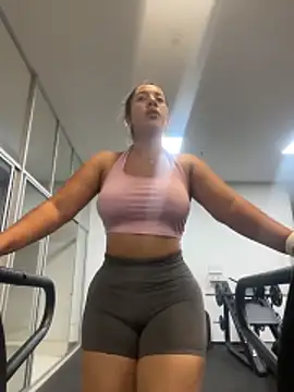 daniela henao online show from June 12, 2026, 1:48 am
