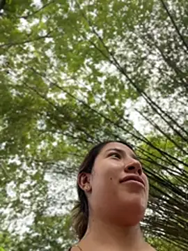 daniela henao online show from July 29, 2026, 9:02 pm