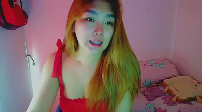 TR4NSCUTI3 online show from December 28, 2024, 11:48 pm