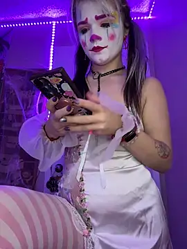 Snapshot of Cutiepiespanks chatting on October 31, 2025, 10:44 pm Cutiepiespanks online show from October 31, 2025, 10:44 pm