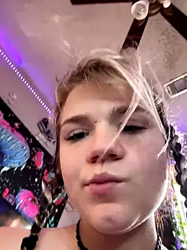 Snapshot of Cutiepiespanks chatting on November 15, 2025, 8:16 pm Cutiepiespanks online show from November 15, 2025, 8:16 pm