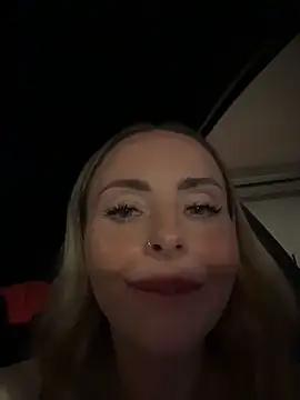 EmaSalis online show from April 10, 2026, 11:48 am